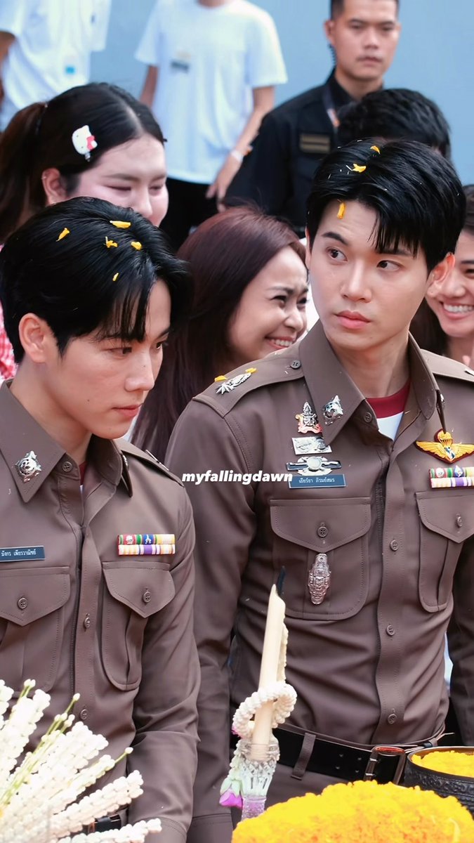 ใครถามหาคลิปคะ นี่นะ ดูเอา ถ้านี่เป็นพี่อั๋นก็ส่ายหน้าเหมือนกัน 55555555555555555555 คือเห็นแล้วนะ แต่ไม่ยอมทำให้ ปล่อยให้ติดอยู่อย่างงั้น สมกับเป็นหยิ่นวอร์ ฉันยอมมม 5555555555555555555555555 PIL PRESS AND PRAY #วันของที่รักสารวัตรเธียร์ #yinyin_anw #warwanarat #หยิ่นวอร์