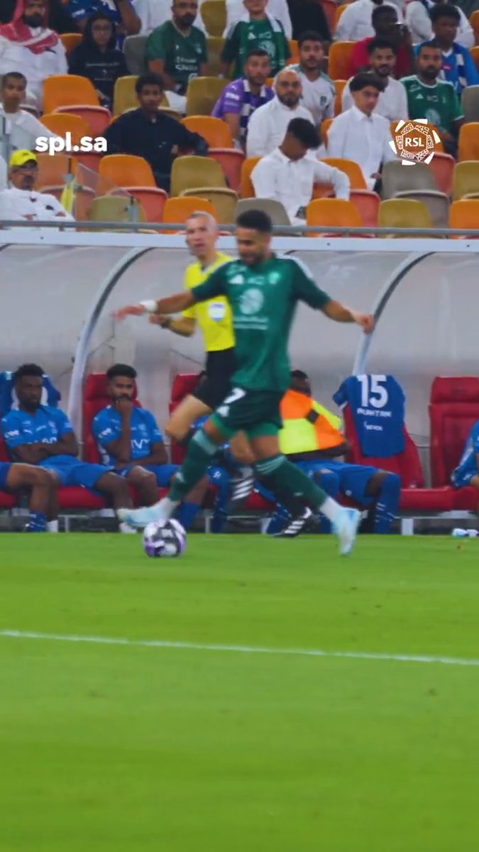 نفس اللقطة لكن الاعب كان رياض محرز 😰