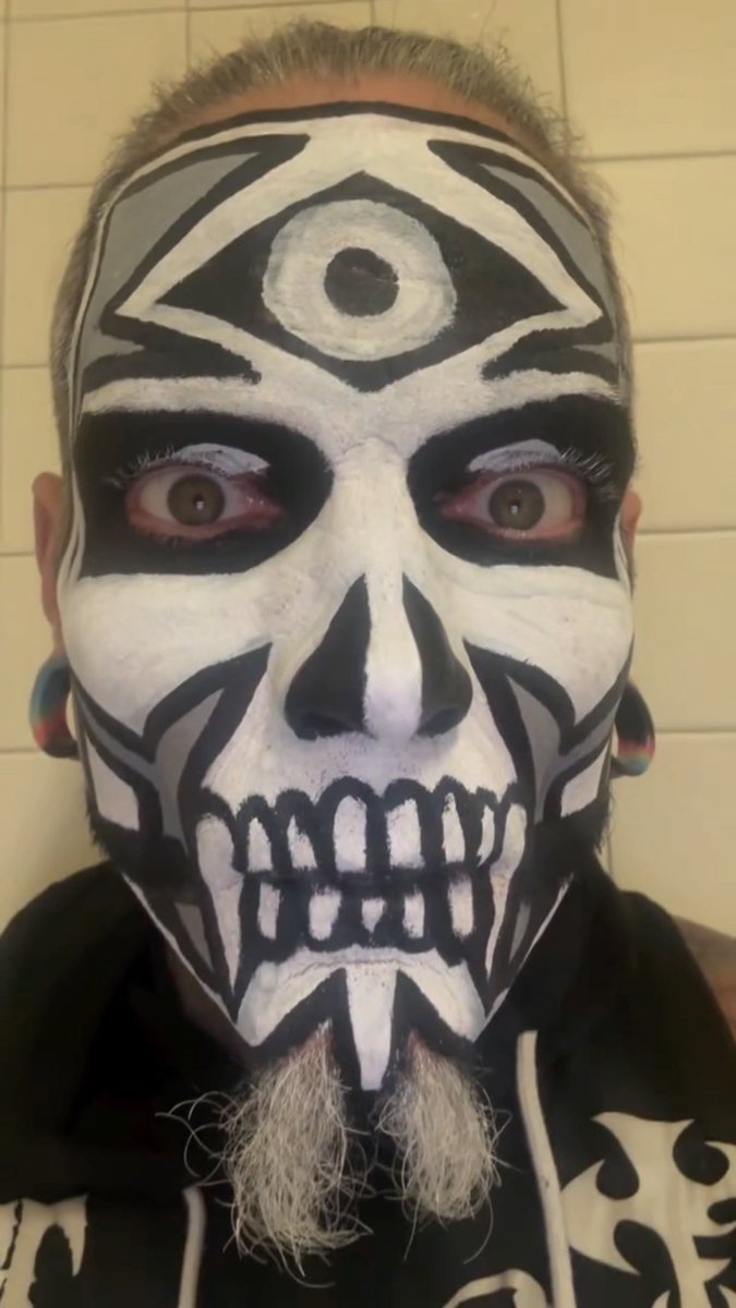 Jeff Hardy showing off his iconic face paint from yesterday’s show. It’s amazing how he does this all by himself before every show. One of the most creative minds in all of Pro Wrestling.