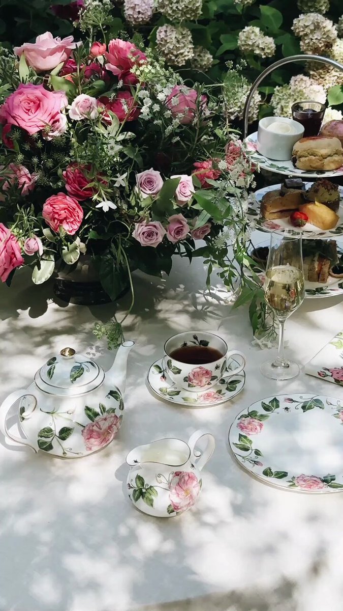 Bring a touch of Highgrove elegance to #AfternoonTeaWeek with The King’s Rose Collection. Inspired by The King’s Rose™, a vibrant fuchsia-and-white bloom created in honour of His Majesty King Charles III 🌹🍰 🛍️ Shop mugs, teacups, teapots and more: