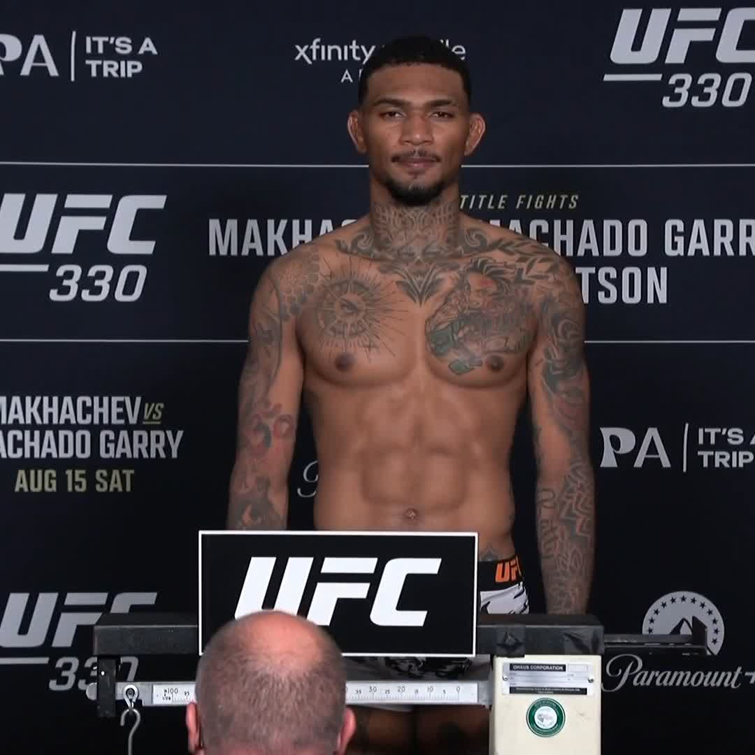 El más arrecho 🇪🇨 Michael🕷Morales🕸 supera la báscula con 170 libras 👊🏻 #UFC330 | Sáb 15 de agosto | En vivo por @pplusdeportes
