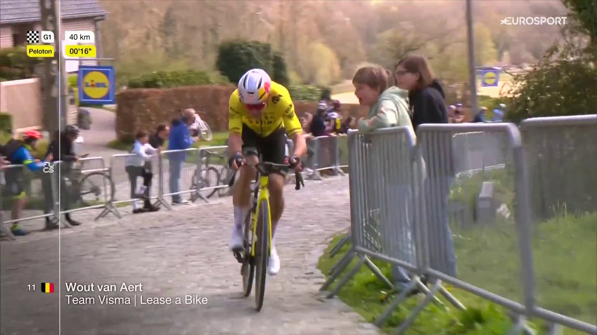 Qué barbaridad de ataque. Los wattios que movió aquí Van Aert debieron ser una auténtica locura. #DDV26