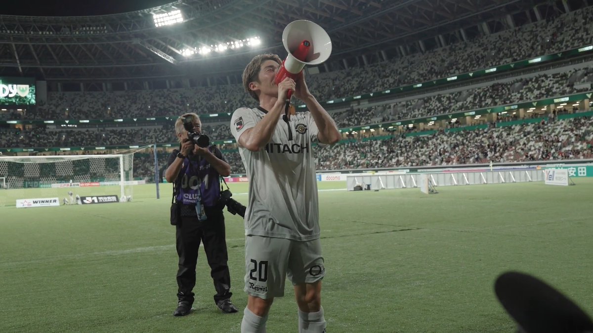 🎥現地独自カメラ🎥 ／ 🗣️「お前ら最高だ〜！」 ＼ 決勝ゴールを決めた瀬川祐輔⚽️ 柏レイソルは開幕2連勝🔥 試合後の締めはもちろん、瀬川選手のあの応援歌🎤 せっせっせーのせーがーわ！ うて！うて！うて！せーがーわ とーびーこーんーで きめてくーれー！ #Ｊリーグ