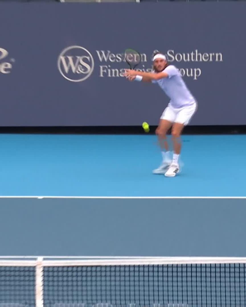 Forehand's firing early 🔥 Stefanos Tsitsipas v Royer at #CincyTennis STREAM DAY 2 👉