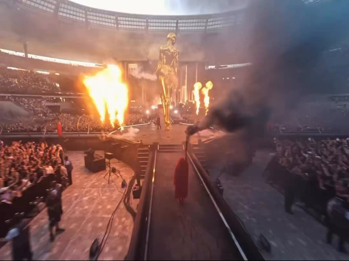 Crazy drone footage of The Weeknd in Paris 🇫🇷