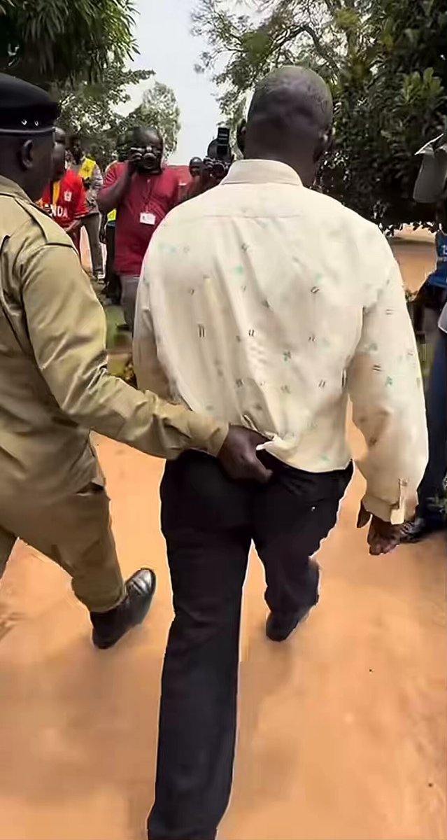 Just in 🔥🔥🔥🔥🤭 Kisaanja NO Corruption Minister of local government Hon Barugahara Balaam Ateenyi. orders on sight arrest of koyi primary school headmaster over ghost Students …. No ghost pupils. No ghost services. No theft of taxpayers’ money. #exposethecorrupt