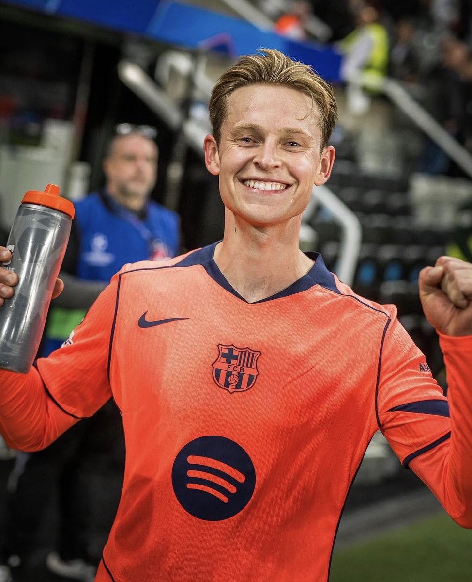 Frenkie De Jong vs Newcastle last season. But apparently the most lazy player right?