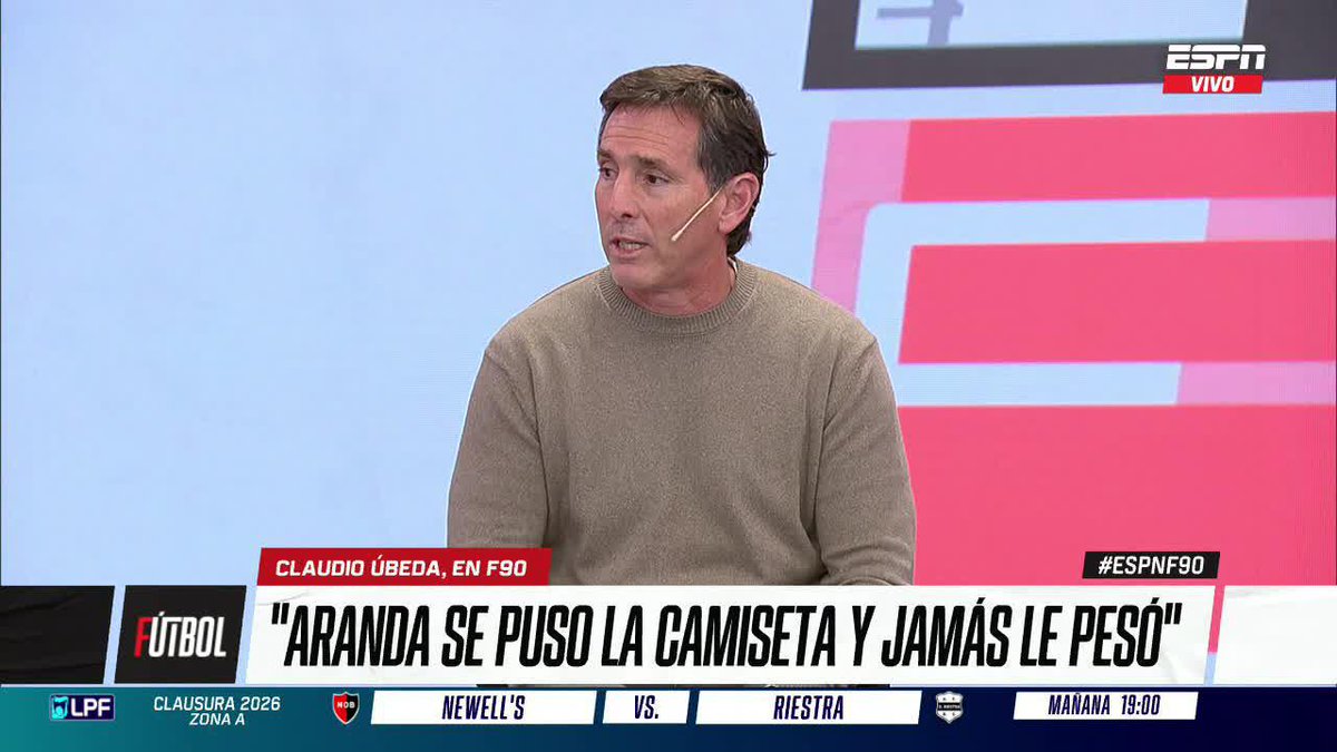 🗣️Claudio Úbeda, ex DT de #Boca en #ESPNF90 s/la actualidad del Xeneize: "Me reconforta ver la MISMA ESTRUCTURA que sigue jugando. Es PRÁCTICAMENTE SIMILAR: cambió EL ARQUERO, el LATERAL DERECHO y FLORES". 👀