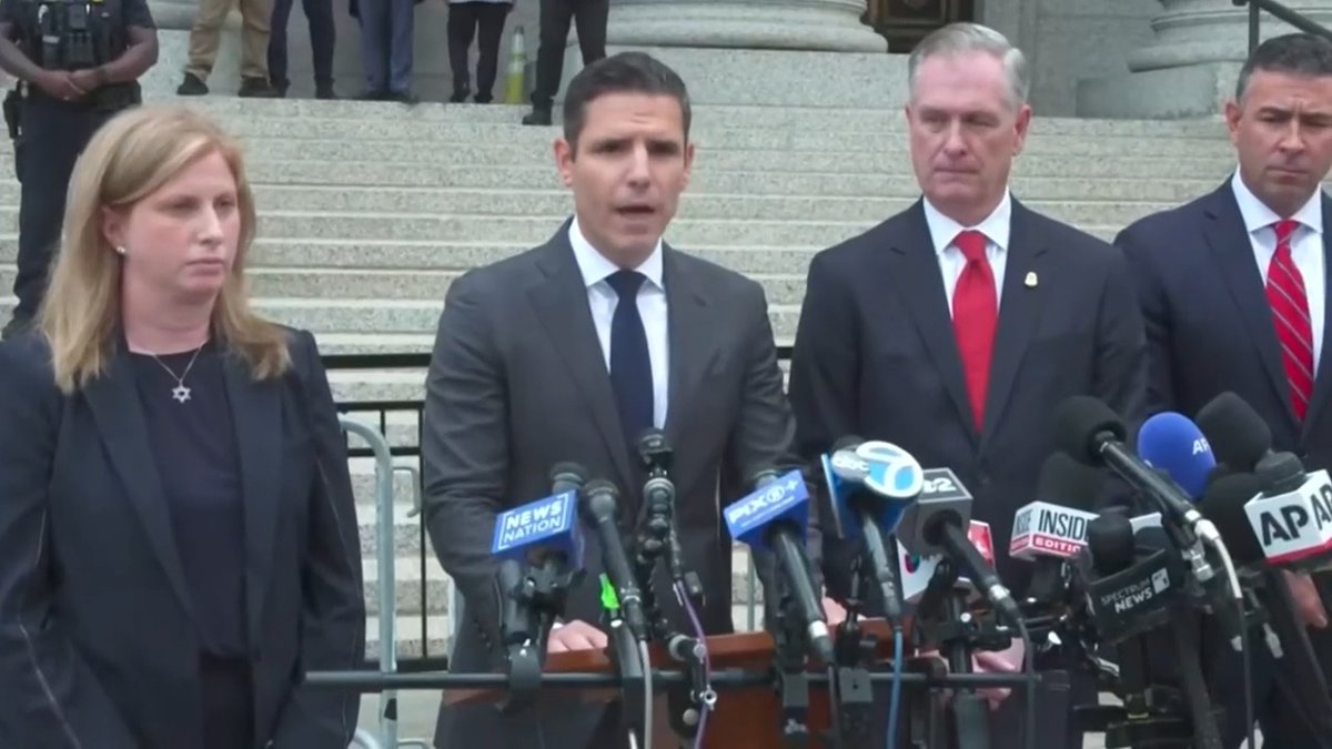 Luigi Mangione lawyer wants state murder case tossed after federal guilty pleas. 🎥: FOX