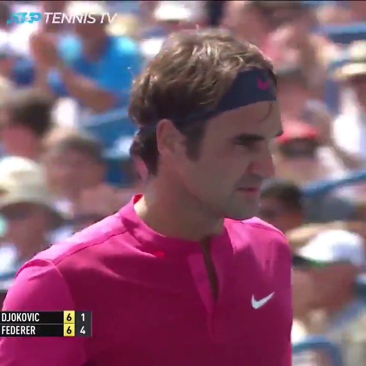 Hace 11 años, en Cincinnati, Roger Federer le presentó al mundo el SABR (Sneak Attack By Roger). 👑 Una jugada única de un jugador único.