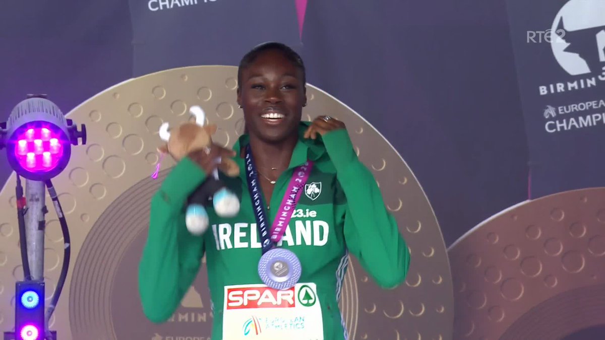 Cries of "Olé Olé Olé" ring out from the crowd as Ireland's Rhasidat Adeleke is presented with her women's 200m silver medal #RTESport