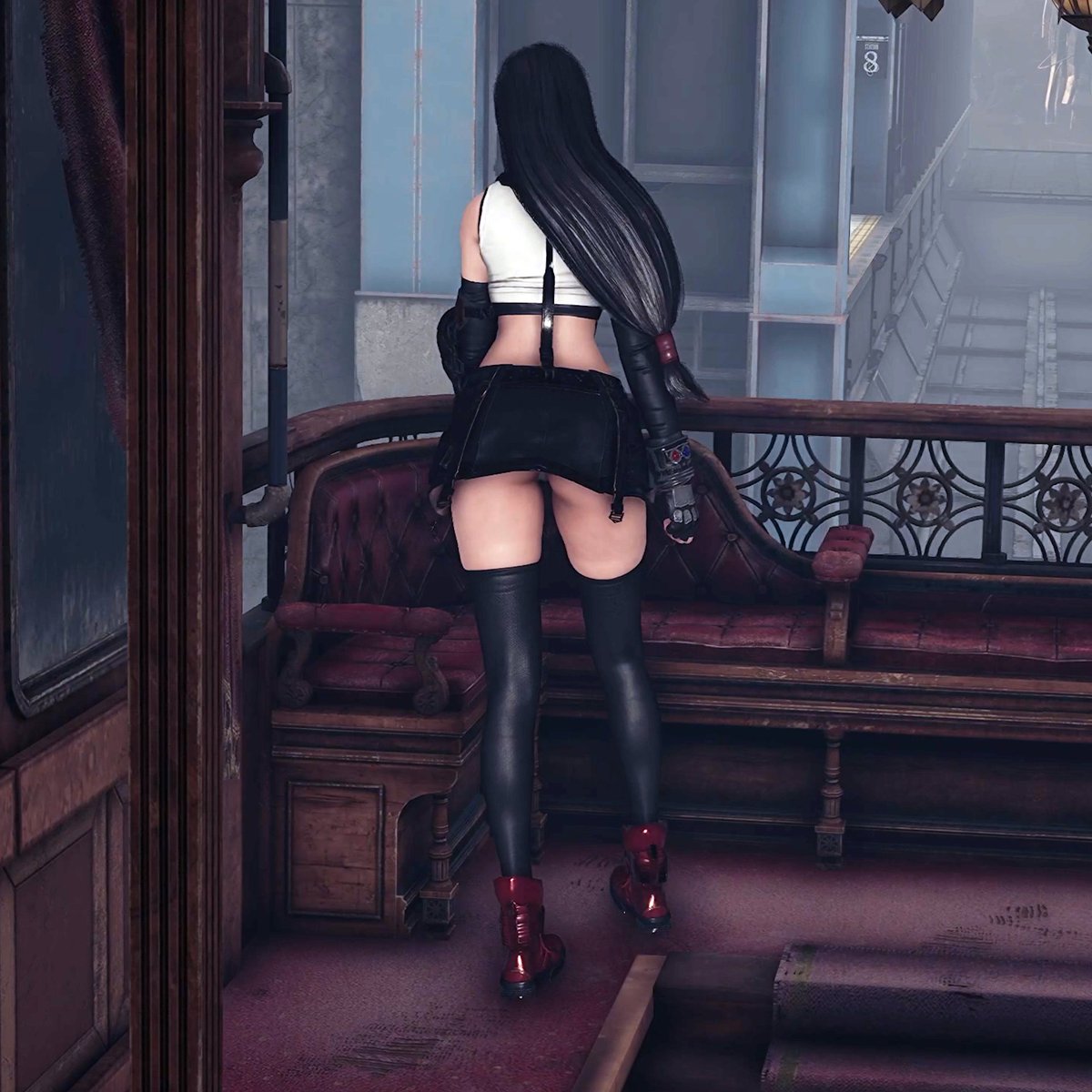 Tifa EVE riding a monorail