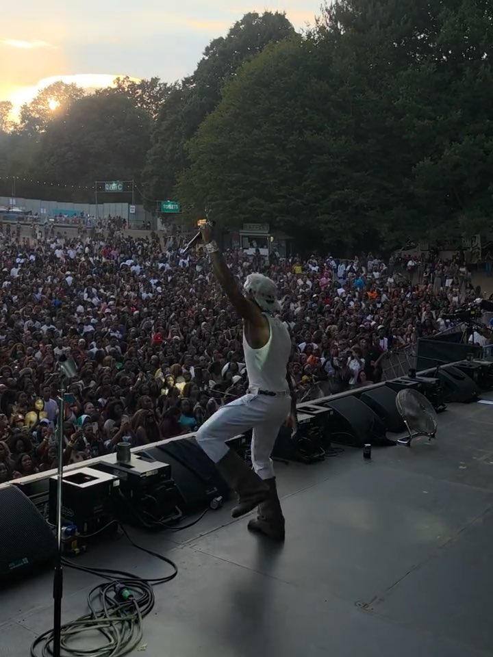 🚨Omah Lay performing the Viral “Gut Genug” for the first Time at Davido’s concert at Crystal Palace Bowl, London🇬🇧🤩