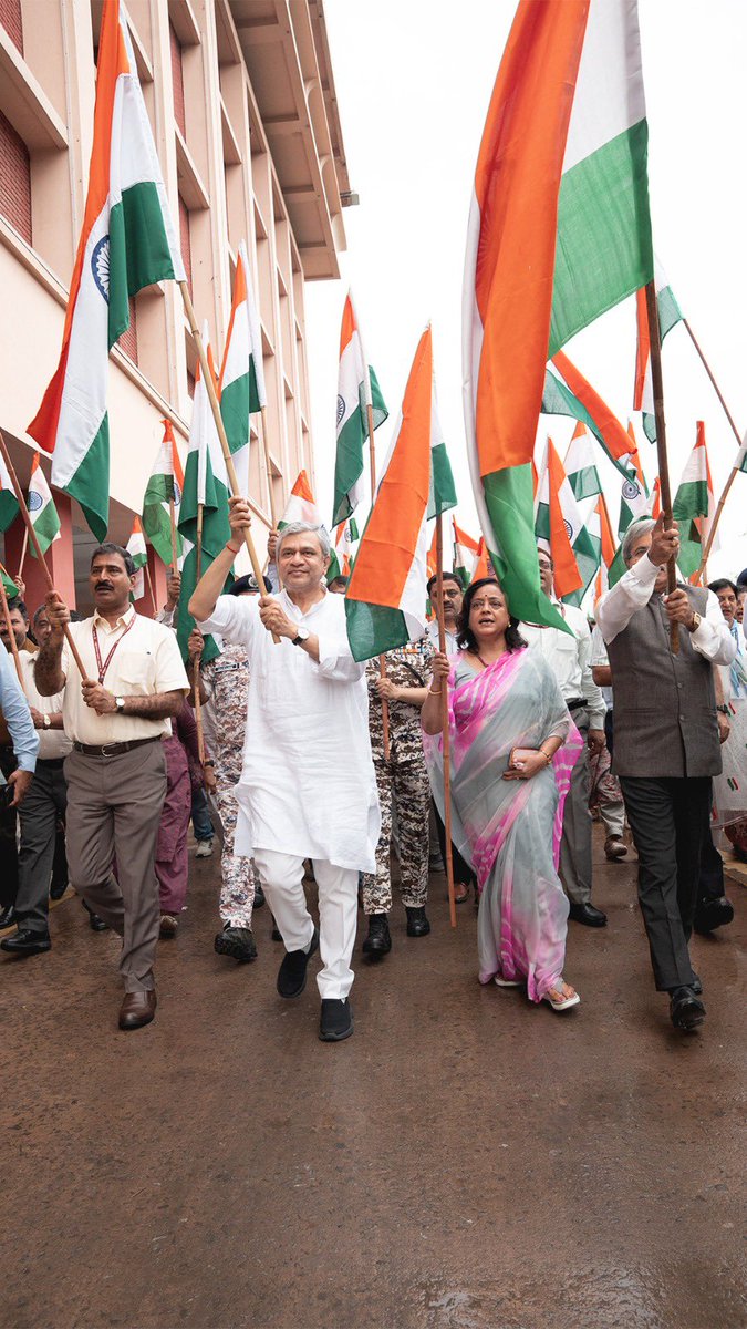 Hon’ble Minister of Railways Shri Ashwini Vaishnaw, along with Railway employees, leads the Tiranga Rally at Rail Bhawan. 🇮🇳 #HarGharTiranga #IndependenceDay