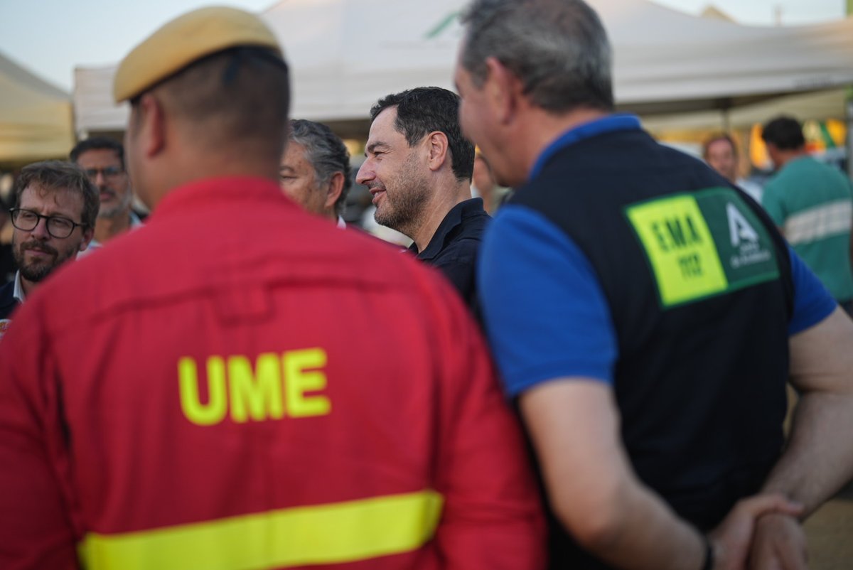 Todo apunta a que podemos estar ante el inicio del fin del terrible #IFNiebla. Cautela, por favor. La prioridad es avanzar con seguridad hacia su estabilización. Vamos a poner en marcha un plan para sustituir en #Andalucía la masa forestal de eucalipto por árboles autóctonos.
