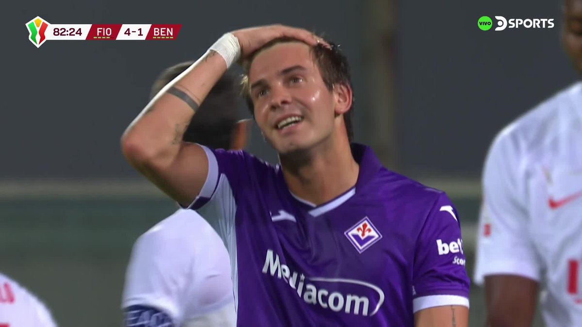 MASTANTUONO ESTUVO CERCA DEL QUINTO El argentino probó desde afuera del área y su remate pasó cerca del ángulo. Fiorentina le gana 4-1 a Benevento. #CopaItaliaEnDSPORTS
