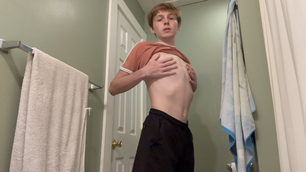 do you like when i strip for you bb? new video! go check it out! DISCOUNT on the spicy page🌶️ Find it here⬇️ #gay #ass #twink #straight #dick #cock #cum #twunk #onlyfans #Chudai #wataa #bi #bwc