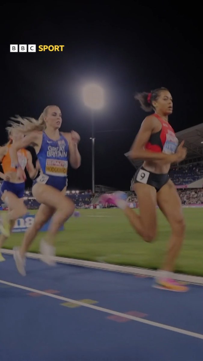 What a race 😮💨 Audrey Werro wins gold in the 800m as Keely Hodgkinson takes silver 🥇🥈