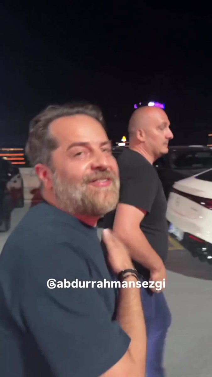 — Transfer döneminde taraftarlar sizi arıyor… Erden Timur: "Herkese çok selamlar." Bir taraftar: "Erden abi ne zaman geleceksin. Abi kurtar bizi abi."