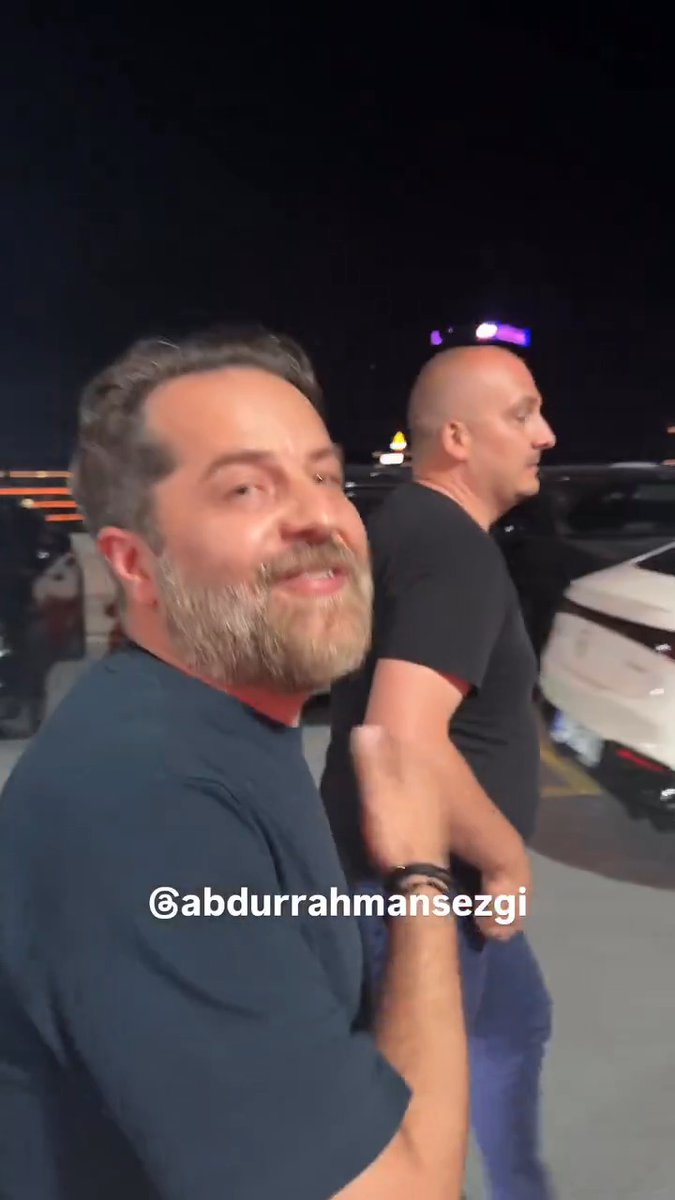 — Transfer döneminde taraftarlar sizi arıyor… (Abdurrahman Sezgi) Erden Timur: "Herkese çok selamlar." Bir taraftar: "Erden abi; Ne zaman geleceksin abi? Abi kurtar bizi abi."