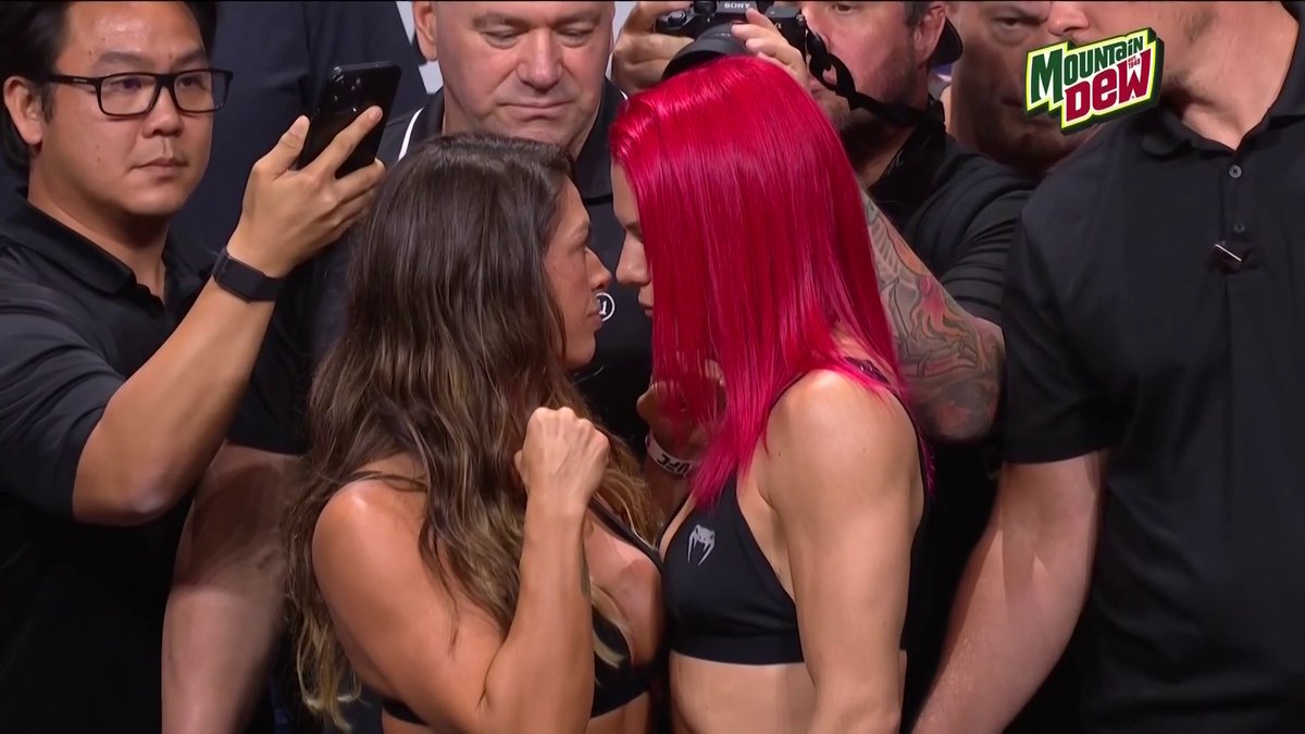 Face-à-face intense entre Mackenzie Dern et Gillian Robertson 🔥 #UFC330