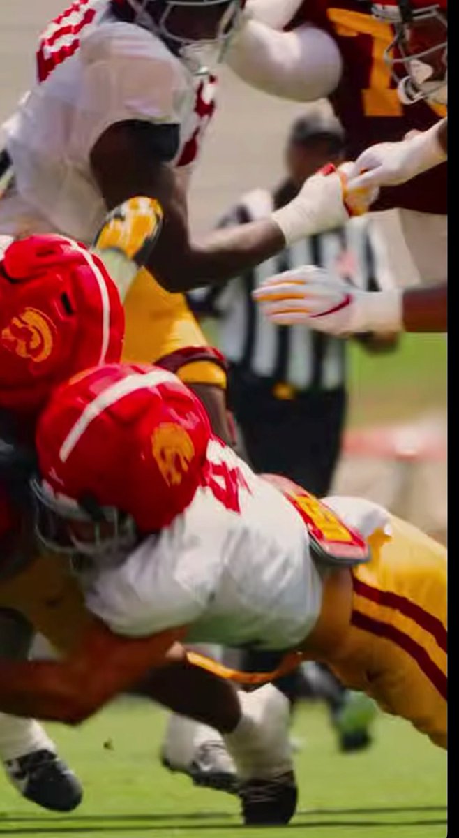 Been hearing from multiple sources that the defense was putting belt to ahh on the offense and the DL was eatin’ and living in the backfield all day 👀 VanSumeren was a standout. As well as multiple freshmen. This 2026 class is going to win a natty here at USC. Book it ✌️