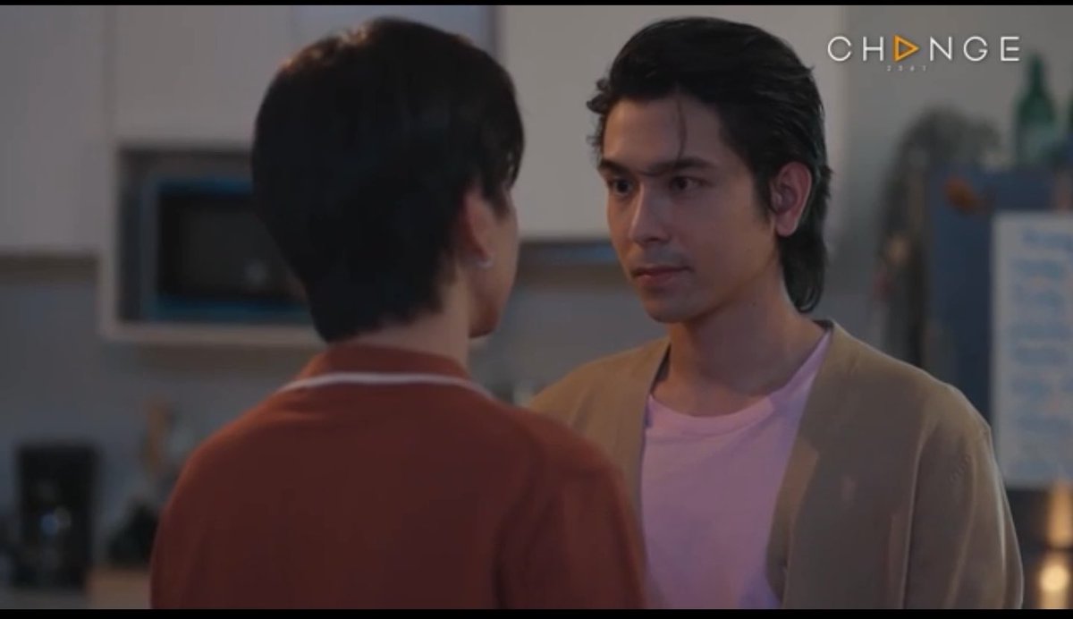 [日本語字幕] #tommysittichok #ClubFridayTheSeries 『#SpotlightEffectรักเองเจ็บเอง』EP2 2/4✨🎞️ "ツーショットを投稿するのは、見せびらかしたいから？仕事だから？" "君が僕の初めての恋人だって、誰にも言えないの？"