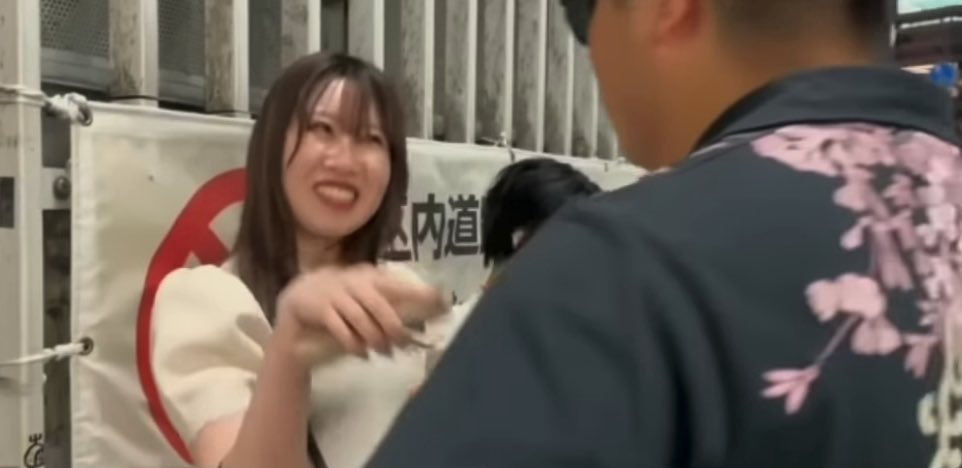 女さん 路上喫煙注意したら逆ギレ…