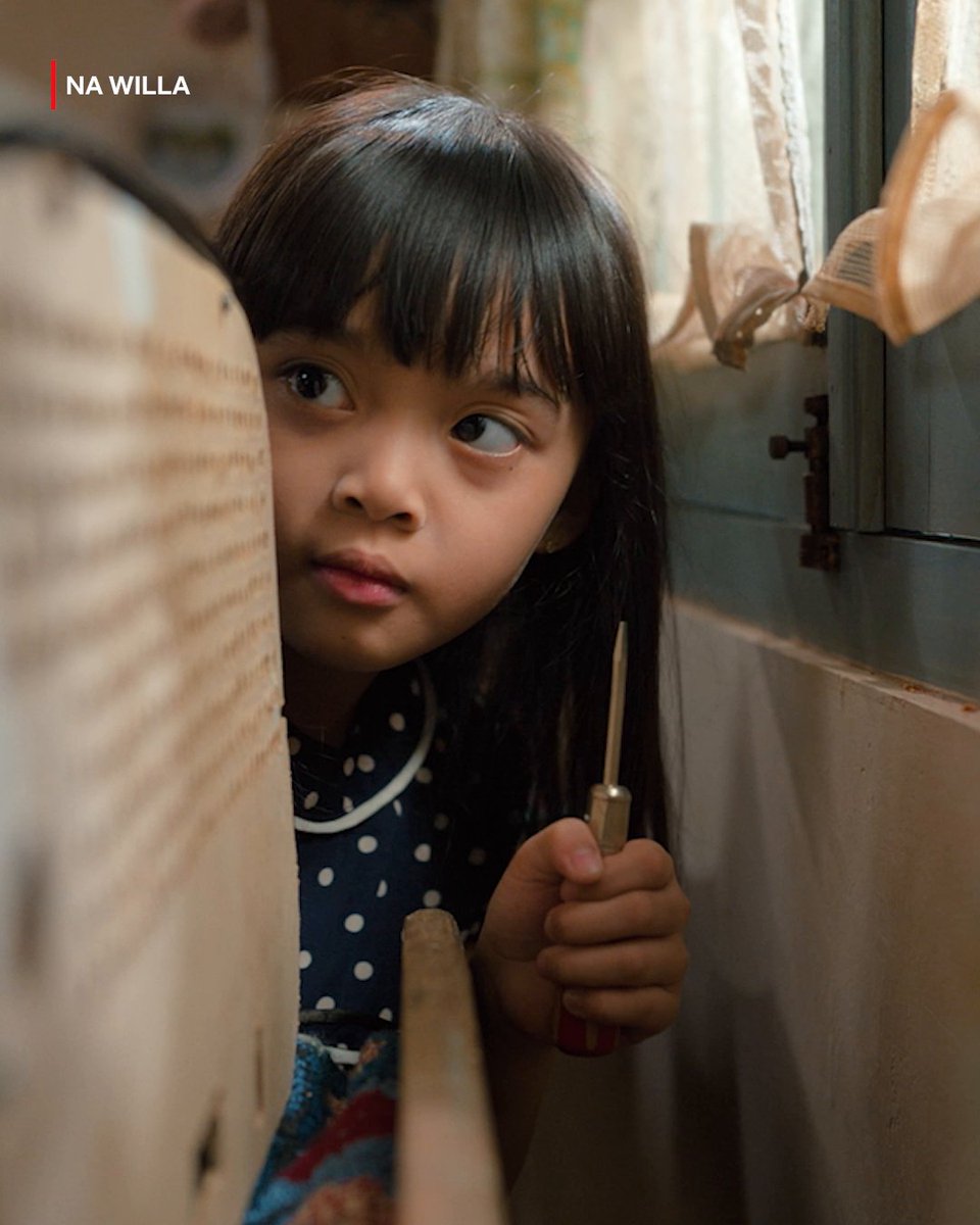 Bocil sampe ngoprek radio, kirain ada manusia liliput lagi nyanyi di dalem 😂
