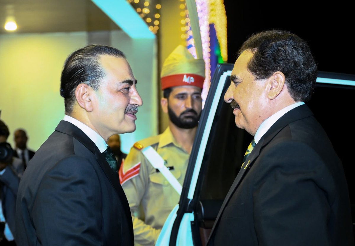 فیلڈ مارشل سید عاصم منیر نے ملک کے دفاع کے لیے سابق فوجیوں کی گراں قدر خدمات اور عمر بھر کی کاوشوں کو بھرپور خراجِ تحسین پیش کیا قومی استحکام کو مضبوط بنانے میں سابق فوجیوں کے مسلسل کردار کو بھی سراہا سابق فوجیوں کا تجربہ، رہنمائی اور مسلسل وابستگی ایک قیمتی ادارہ جاتی اثاثہ ہے