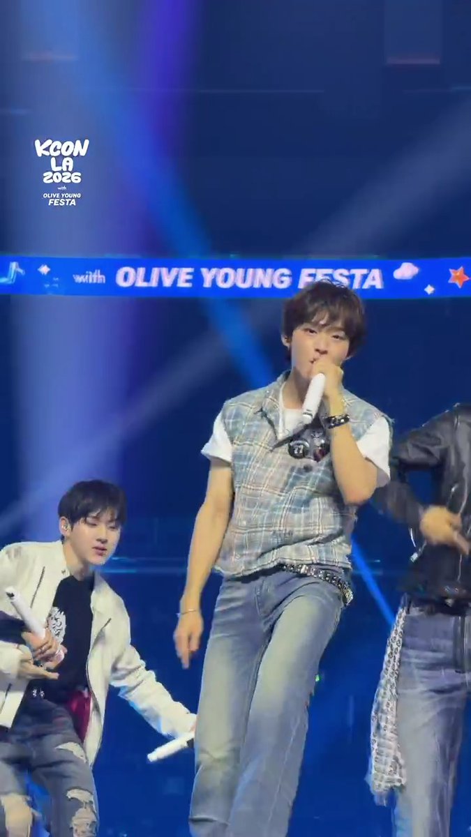 [#KCONLA2026] ON STAGE NOW⚡M COUNTDOWN STAGE 💙 DAY 1 Catch every unforgettable moment of #KickFlip on stage! KickFlip - KCON LA 2026 AUG 14-16 Arena, LA Convention Center Let’s #KCON