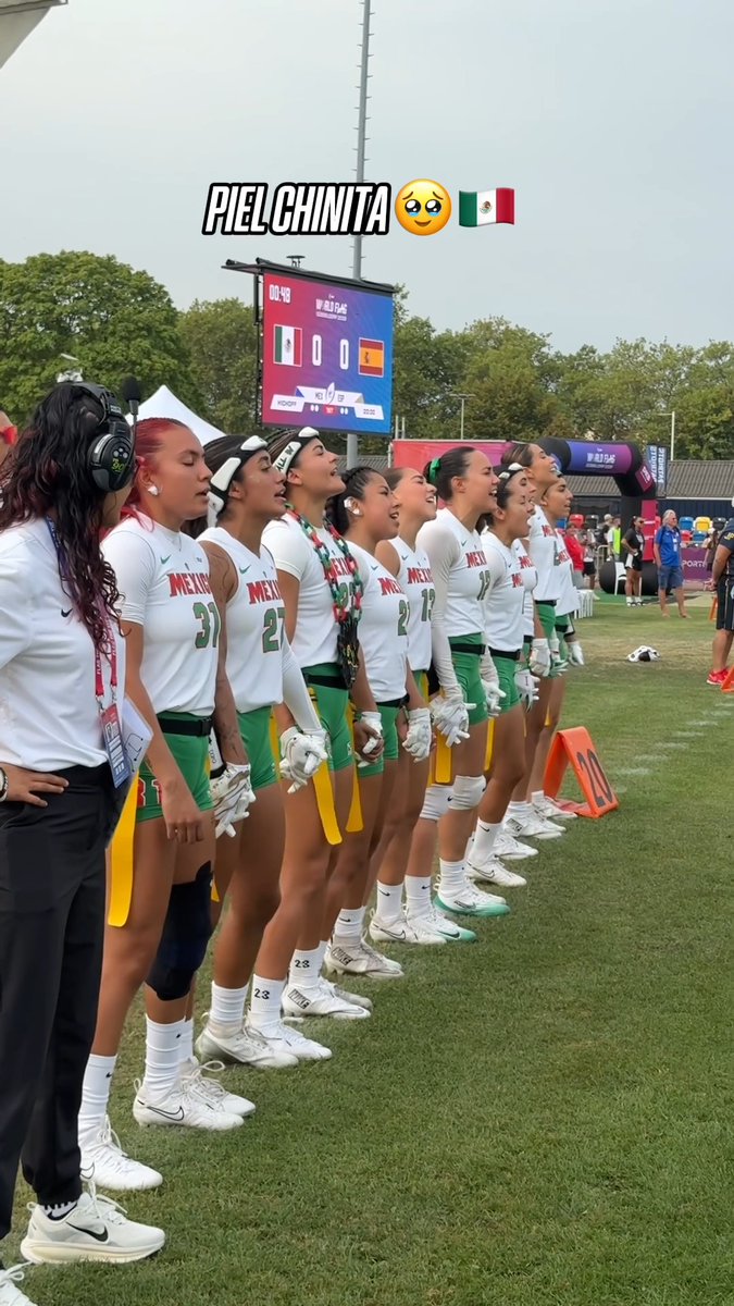 🥹🇲🇽 El Cielito Lindo antes de enfrentar a España. México busca mantener paso perfecto en el Mundial de Flag Football Femenil. Disfruta los juegos por nuestro canal de Youtube, ESPNMX.