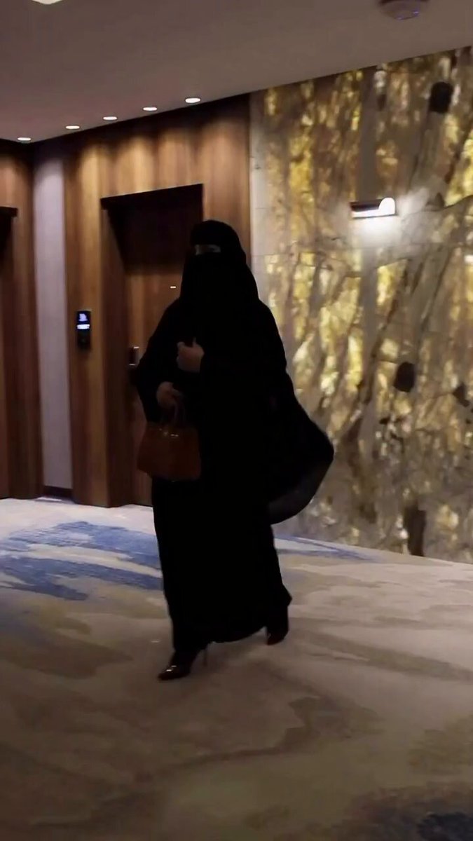 الشموخ والفخر والهيبة هي صفات عربية أصيلة تعبر عن العزة، ورفعة النفس، وقوة الشخصية..
