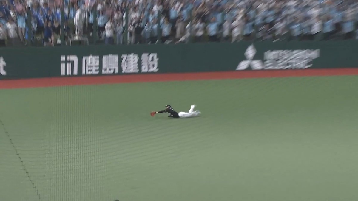 抜けたら勝ち越しを許す場面で決死のダイビングキャッチ！💪 両チーム好守備が際立つ！🔥🔥 千葉ロッテ 西川史礁 選手の大ファインプレー！✨👏