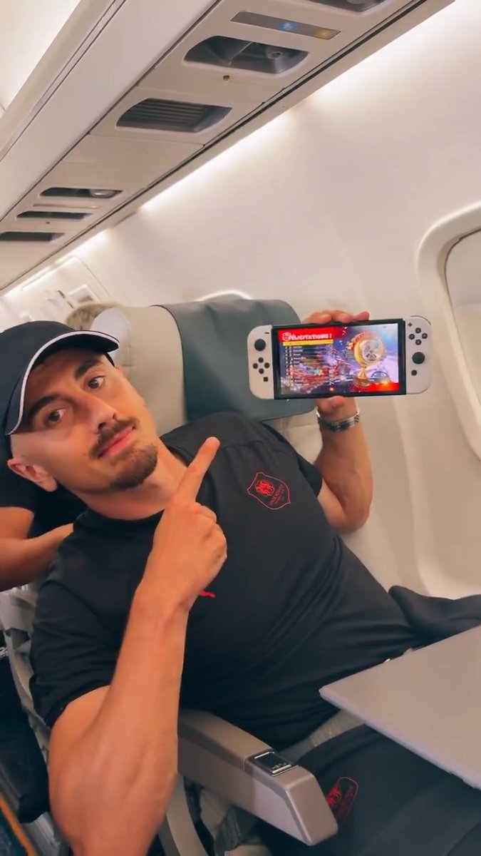 Retour Outre-Manche pour certains, parties enflammรฉes de Mario Kart, ๐๐ช๐จ ๐๐ข๐ฏ au Stadium of Light, Ludo' x Enzo, Franck Haise et Rรฉgis Le Bris... ๐๐ฒ๐ ๐ฅ๐ผ๐๐ด๐ฒ ๐ฒ๐ ๐ก๐ผ๐ถ๐ฟ ๐ฒ๐ป ๐๐ป๐ด๐น๐ฒ๐๐ฒ๐ฟ๐ฟ๐ฒ ๐ฎ๐ด๓ ง๓ ข๓ ฅ๓ ฎ๓ ง๓ ฟ