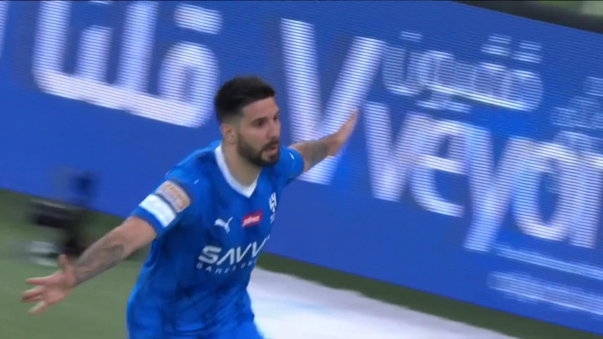 والله هذا الفحل اللي خلاكم تشوفون النواعم انهم كفو ورجال والله لولا ميتروفيتش حتى الدوري اللي حققوه انكم ماتشمونه ولا تحلمون به .. اجانب غجر خكارية متخاذلين