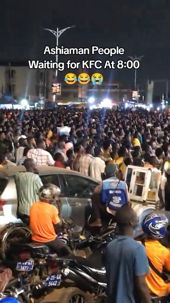 Ashaiman people waited in line for KFC since 8pm last night 😂 Ah food no dey Ashaiman Anaa?