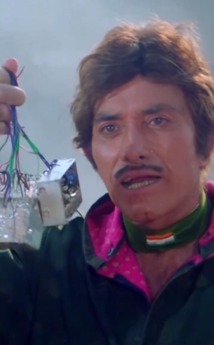 15 August on TV practically meant Tirangaa. 🇮🇳😂 And somehow, we all waited for that legendary “Fuse conductor!” scene. 90s kids will remember. 😄