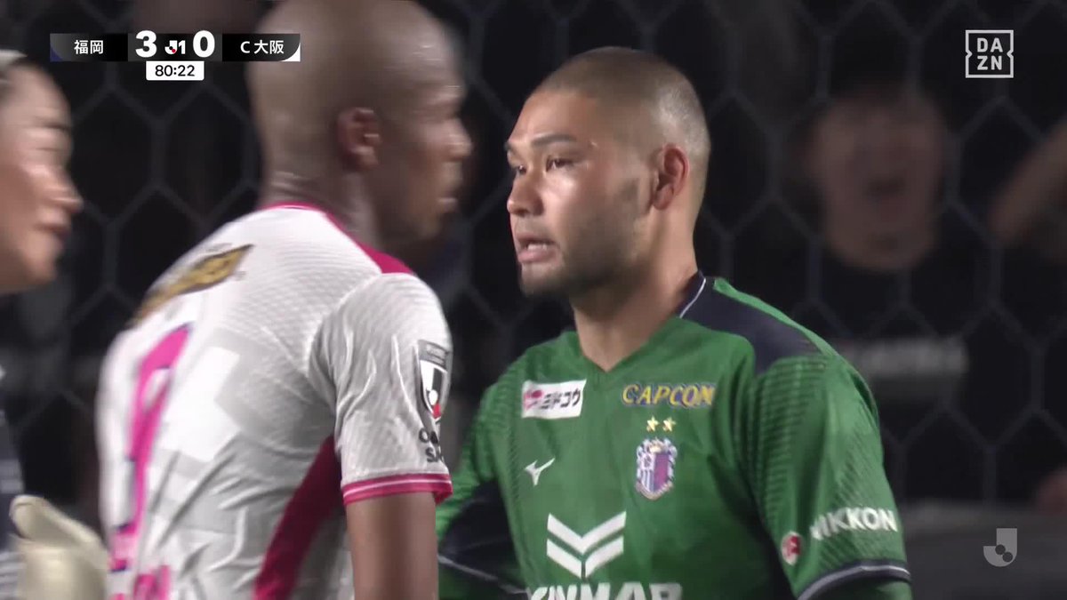 これを止めるのか...！ もはや中村航輔の日常 「神セーブ」は今季も健在⚡️ 🏆明治安田J1リーグ第2節 🆚福岡×C大阪 📺DAZN 見逃し配信中 #Jリーグ #だったらDAZN