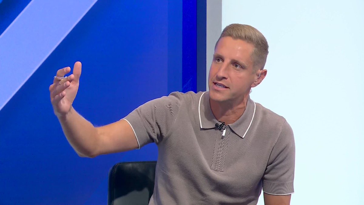 🗣️ "He's looking at the Scottish Premiership I think" 😅 Paul Merson and Michael Dawson debate the changes to the Championship play-offs.