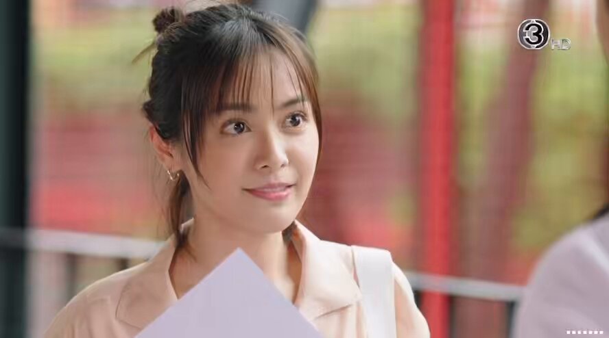 กรี๊ดด เริ่ดๆ ชอบมาก พระเอกที่ฉลาดแบบนี้(และตัวเองก็บอกเองว่าฉลาด5555) รู้ว่าคนที่ชอบกังวลเรื่องฟรังก์ บอกให้มั่นใจว่าไม่ให้เค้าเข้ามาในพื้นที่ส่วนตัวได้ง่ายๆ เพราะฮีรู้ทัน ว่าฟรังก์เป็นคนยังไง ฮีรักเฟื้องทั้งใจ ดูจากสายตา bar สูงเลยค่ะ THE RUNNING SHIFT #เงินงานความรักEP14