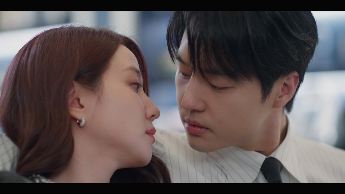 (입술 꽉) 총 지배인님 저는 이게 더 중요한데요...^_^ #오싹한연애 #박은빈 #양세종