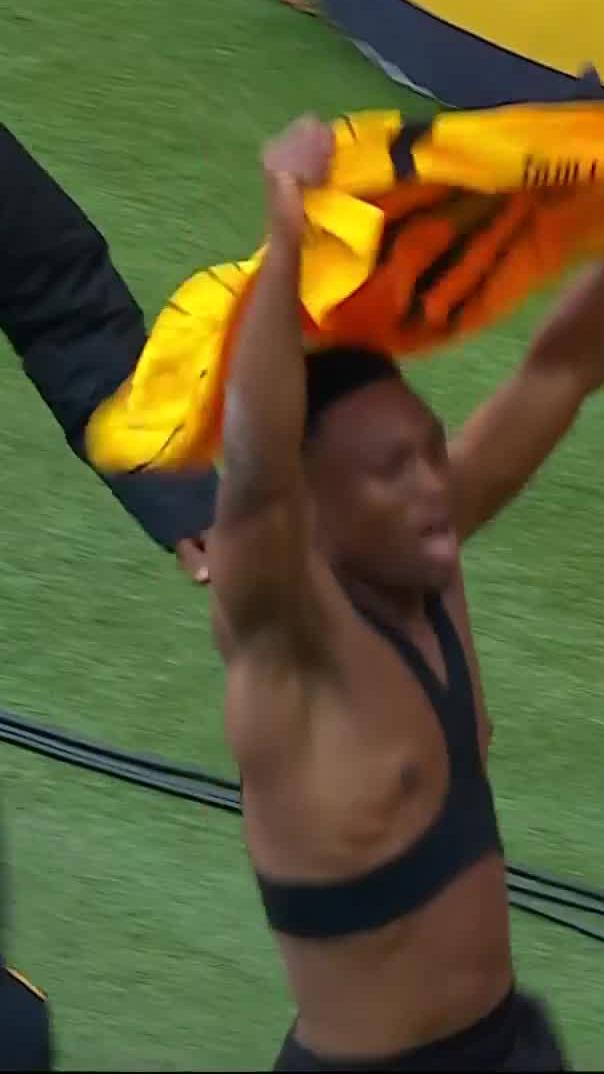 Made for the big occasion 🤩✌️ Amakhosi land the first blow through Phili 🥊💥 📺 Stream #BetwayPrem on DStv: