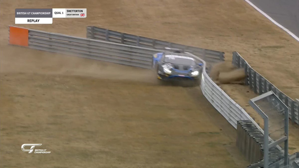 GT3 Q1 🔴 A BIG hit for championship leader Alex Martin! 📺