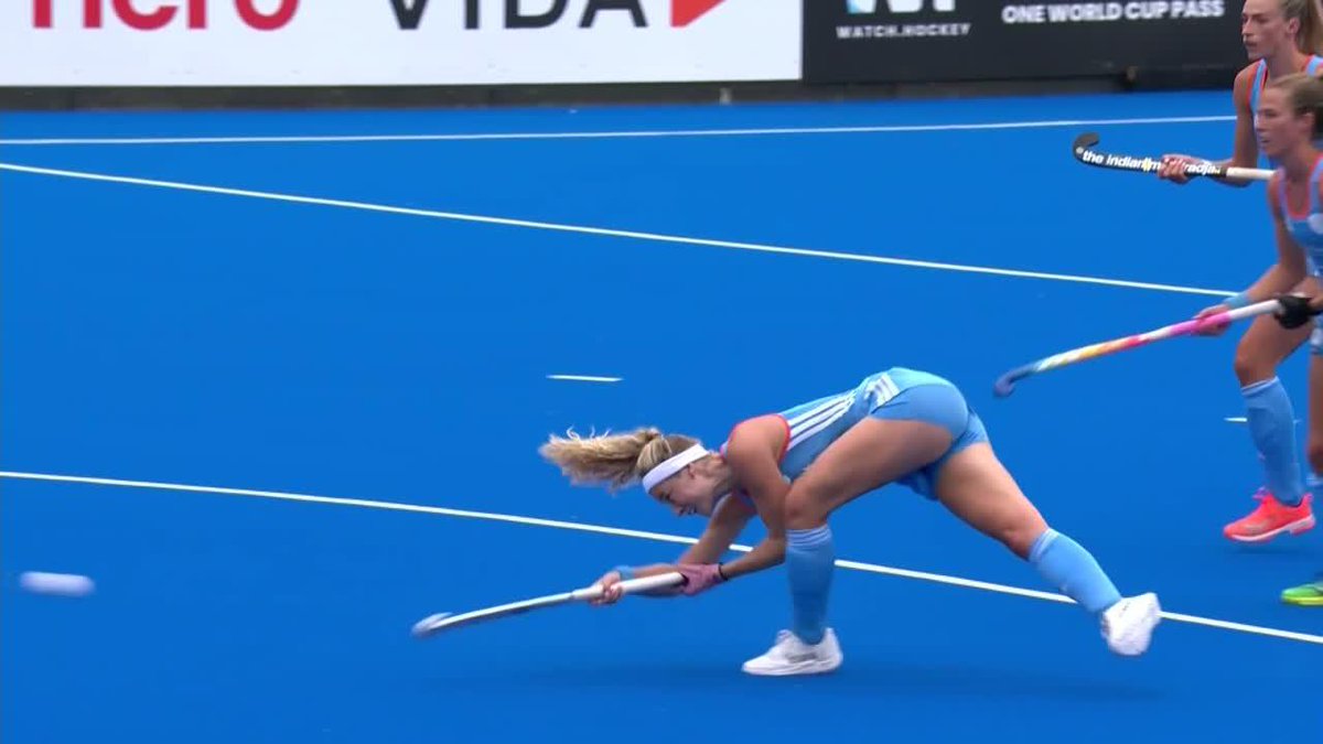 ¡LA CARTA GOLEADORA DEL MUNDIAL! Yibbi Jansen no suele fallar en el córner corto de Países Bajos: así marcó el 2-0 vs. Chile. 📺 #HWC2026 | #DisneyPlus Plan Premium