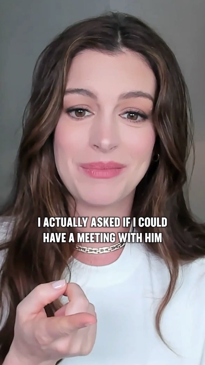 Anne Hathaway's love for #ItFollows drew her to want to work with director David Robert Mitchell on #TheEndOfOakStreet.