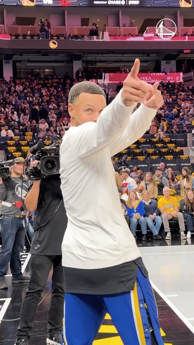 One minute of Stephen Curry trick shots 🤯