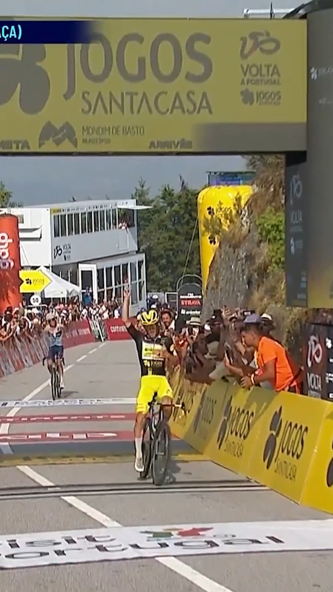 #Replay 🎥 / #VP26 🇵🇹 Peloton endeuillé sur le Tour du Portugal et victoire de 🇫🇷 Alexis Guerin (ACR), pointant le doigt au ciel pour 🇬🇧 Finlay Tarling.