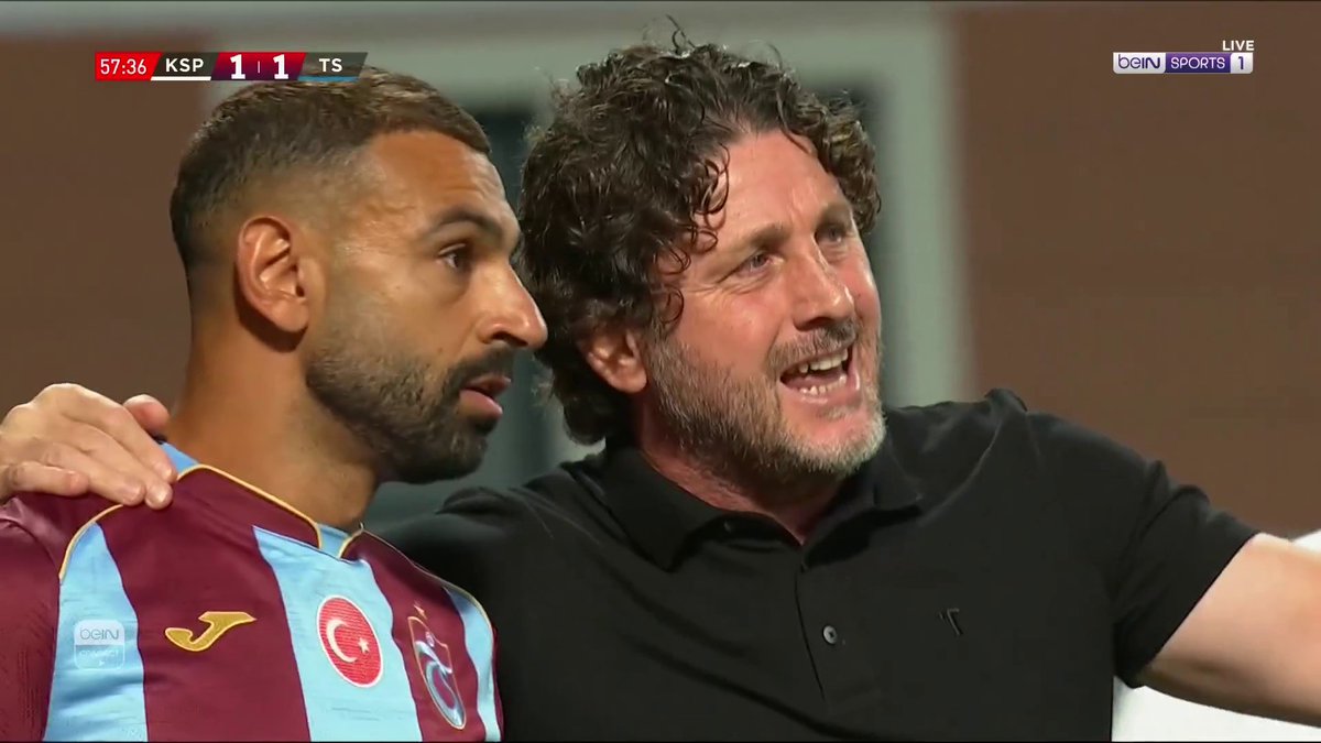 🤩🇹🇷 لحظة دخول محمد صلاح إلى أرضية الملعب في ظهوره الأول بقميص طرابزون سبور #الدوري_التركي