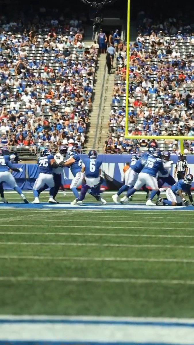 Put him on the ground 😤 📺: #MINvsNYG FOX 9